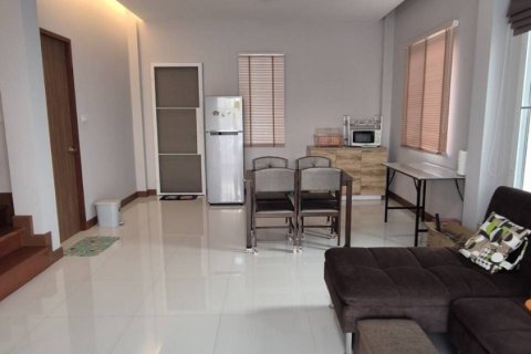Casa de 3 dormitorios en Samut Prakan, Tailandia № 154632 - foto 7