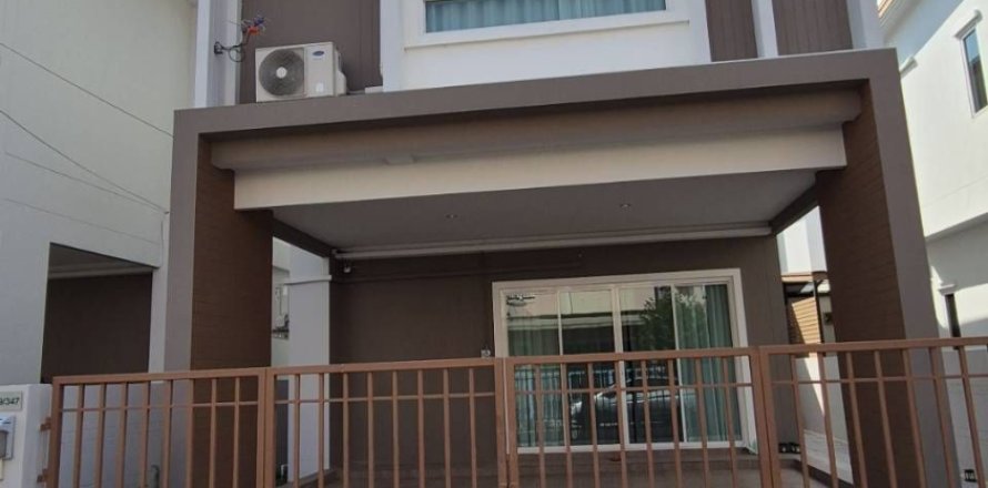 Casa de 3 dormitorios en Samut Prakan, Tailandia № 154632