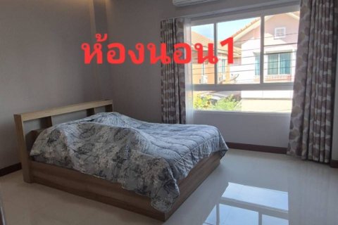 Casa de 3 dormitorios en Samut Prakan, Tailandia № 154632 - foto 17