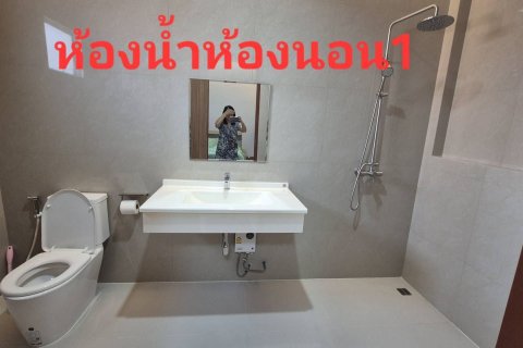 Casa de 3 dormitorios en Samut Prakan, Tailandia № 154632 - foto 6