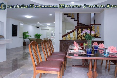 Adosado de 3 dormitorios en Watthana, Bangkok, Tailandia № 200660 - foto 14
