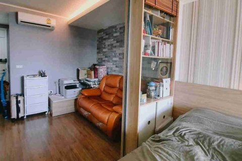 Condominio de 1 dormitorio en Thonburi, Bangkok, Tailandia № 208767 - foto 6