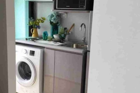 Condominio de 1 dormitorio en Thonburi, Bangkok, Tailandia № 208766 - foto 4