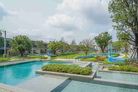 Casa de 3 dormitorios en Bangkok, Tailandia № 183969 - foto 2