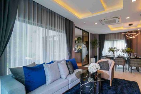 Casa de 3 dormitorios en Bangkok, Tailandia № 183969 - foto 11