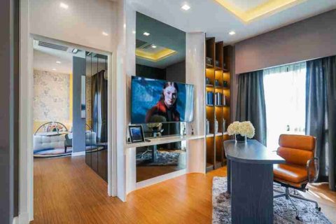 Casa de 3 dormitorios en Bangkok, Tailandia № 183969 - foto 16