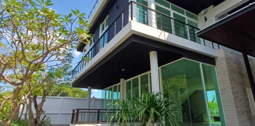 Casa de 5 dormitorios en Suan Luang, Bangkok, Tailandia № 155446