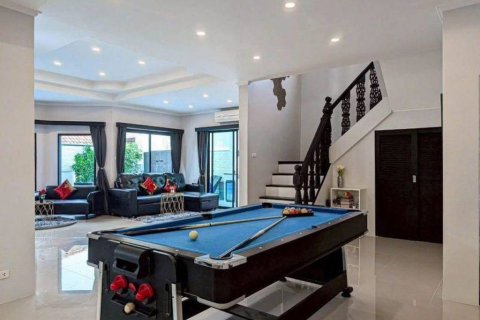Chalet de 5 dormitorios en Pattaya, Tailandia № 155442 - foto 5