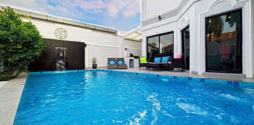 Chalet de 5 dormitorios en Pattaya, Tailandia № 155442