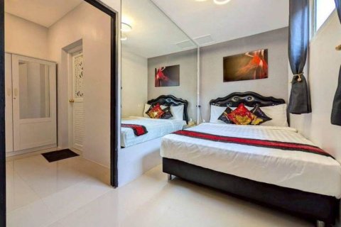 Chalet de 5 dormitorios en Pattaya, Tailandia № 155442 - foto 8