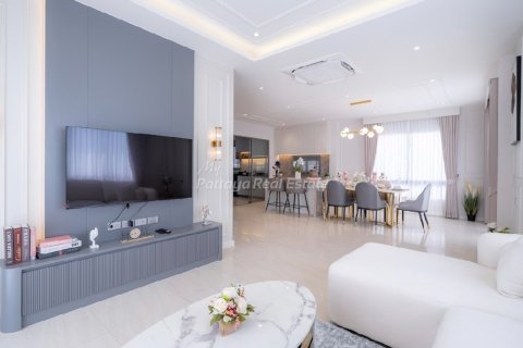 House in Bang Lamung, Thailand 4 bedrooms № 171465 - photo 10