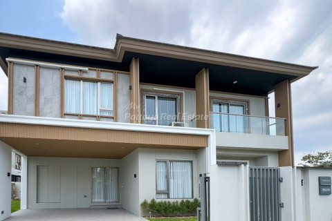 House in Bang Lamung, Thailand 4 bedrooms № 171465 - photo 1