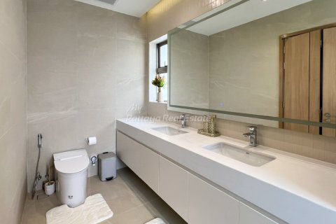House in Bang Lamung, Thailand 4 bedrooms № 171465 - photo 29