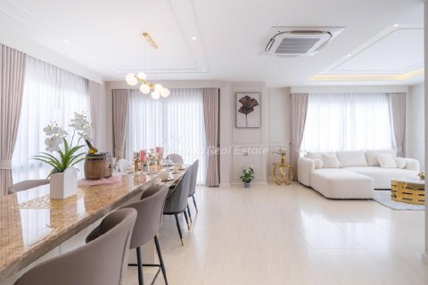 House in Bang Lamung, Thailand 4 bedrooms № 171465 - photo 4