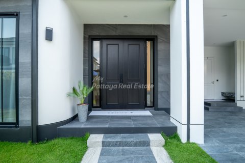 Casa de 4 dormitorios en Bang Lamung, Tailandia № 171461 - foto 4