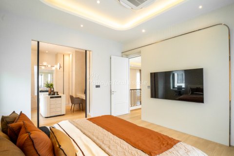 Casa de 4 dormitorios en Bang Lamung, Tailandia № 171461 - foto 30