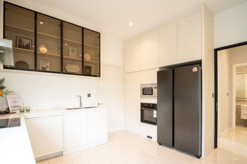 Casa de 4 dormitorios en Bang Lamung, Tailandia № 171461 - foto 18