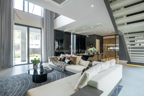 House in Bang Lamung, Thailand 4 bedrooms № 171460 - photo 2