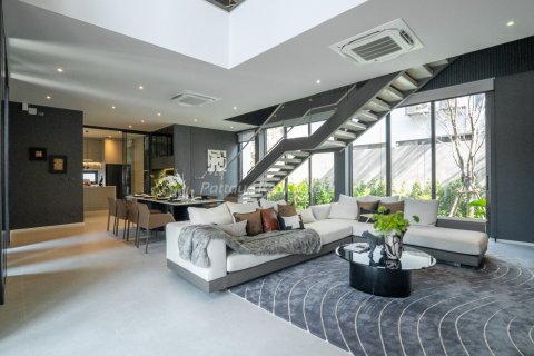 House in Bang Lamung, Thailand 4 bedrooms № 171460 - photo 4