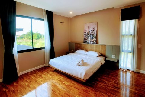 Chalet de 6 dormitorios en Chiang Mai, Tailandia № 160005 - foto 12