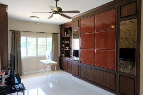 Villa in Chiang Mai, Thailand 4 Schlafzimmer № 160008 - Foto 16