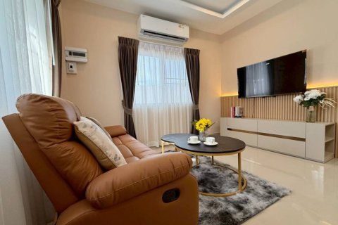 Casa de 3 dormitorios en Pattaya, Tailandia № 172686 - foto 3