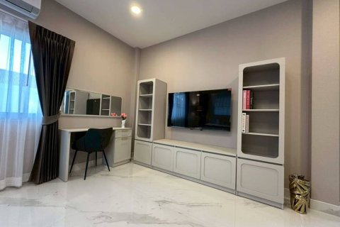 Casa de 3 dormitorios en Pattaya, Tailandia № 172686 - foto 4