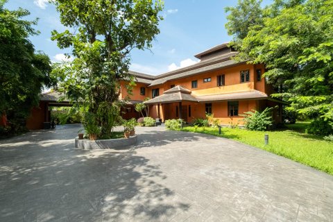 Chalet de 6 dormitorios en Chiang Mai, Tailandia № 155385 - foto 8