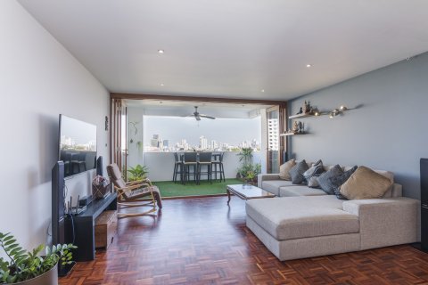 Condo in Bangkok, Thailand, 3 bedrooms  № 66454 - photo 2