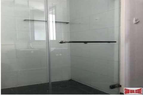 Apartamento de 2 dormitorios en Sathon, Bangkok, Tailandia № 203263 - foto 3