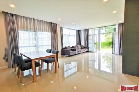 Chalet de 4 dormitorios en Bangkok, Tailandia № 203264 - foto 4