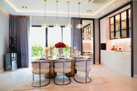 Casa de 4 dormitorios en Samut Prakan, Tailandia № 115371 - foto 5