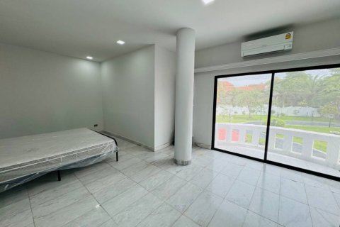 Chalet de 8 dormitorios en Pattaya, Tailandia № 115366 - foto 8