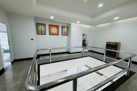 Chalet de 8 dormitorios en Pattaya, Tailandia № 115366 - foto 5