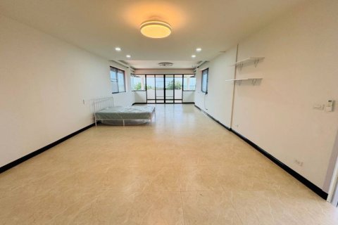 Chalet de 8 dormitorios en Pattaya, Tailandia № 115366 - foto 7