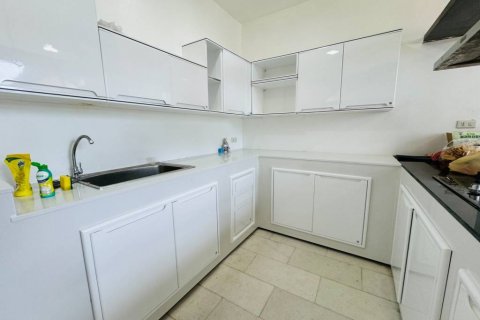 Chalet de 8 dormitorios en Pattaya, Tailandia № 115366 - foto 4