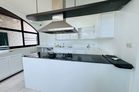 Chalet de 8 dormitorios en Pattaya, Tailandia № 115366 - foto 3