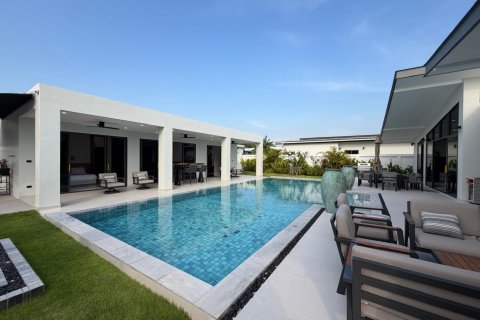 Chalet de 5 dormitorios en Hua Hin, Tailandia № 169739 - foto 6