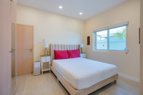 Chalet de 5 dormitorios en Hua Hin, Tailandia № 169739 - foto 27