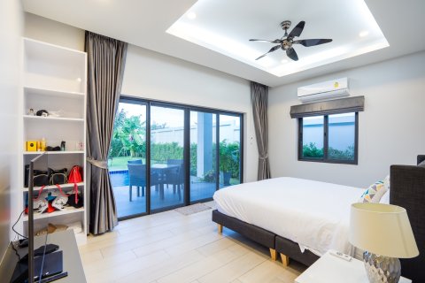 Chalet de 5 dormitorios en Hua Hin, Tailandia № 169739 - foto 24