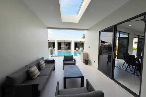 Chalet de 5 dormitorios en Hua Hin, Tailandia № 169739 - foto 17