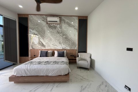 Chalet de 5 dormitorios en Hua Hin, Tailandia № 169739 - foto 12