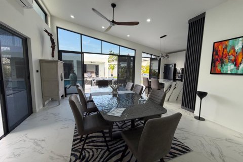 Chalet de 5 dormitorios en Hua Hin, Tailandia № 169739 - foto 2