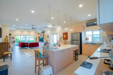 Chalet de 5 dormitorios en Hua Hin, Tailandia № 169739 - foto 29