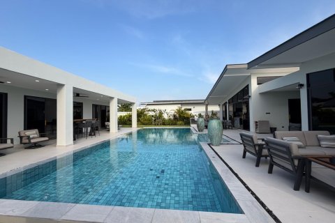 Chalet de 5 dormitorios en Hua Hin, Tailandia № 169739 - foto 5