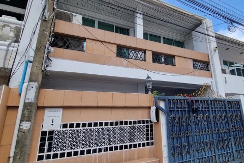 Townhouse in Watthana, Bangkok, Thailand 3 bedrooms № 200797 - photo 14