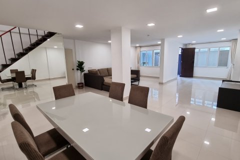 Townhouse in Watthana, Bangkok, Thailand 3 bedrooms № 200797 - photo 10