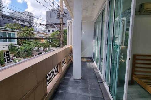 Townhouse in Watthana, Bangkok, Thailand 3 bedrooms № 200797 - photo 2