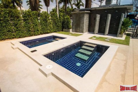 Chalet de 5 dormitorios en Jomtien Beach, Pattaya, Tailandia № 193925 - foto 3