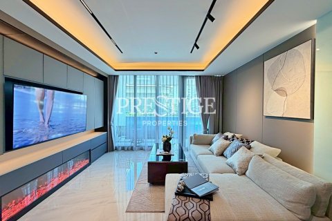 Condo in Pattaya, Thailand, 13 bedrooms № 197593 - photo 4
